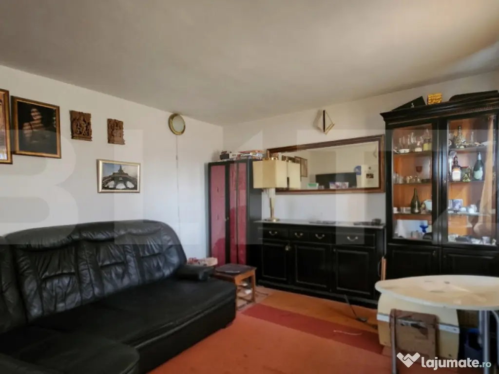 Casa tip Duplex cu piscina, 6 dormitoare in Sancraiu de Mure