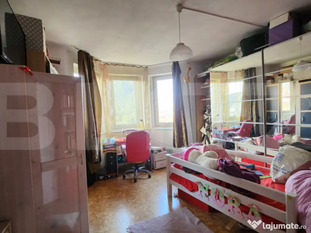 Casa tip Duplex cu piscina, 6 dormitoare in Sancraiu de Mure