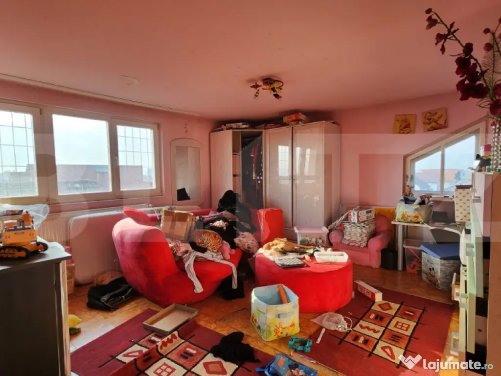 Casa tip Duplex cu piscina, 6 dormitoare in Sancraiu de Mure