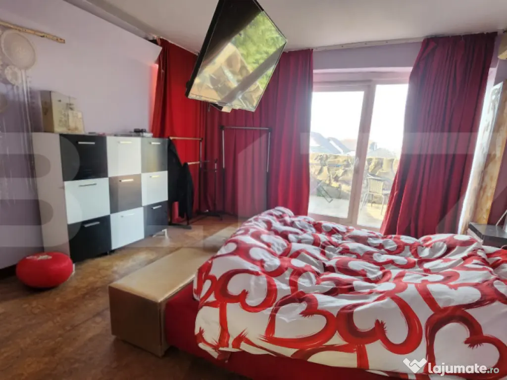 Casa tip Duplex cu piscina, 6 dormitoare in Sancraiu de Mure