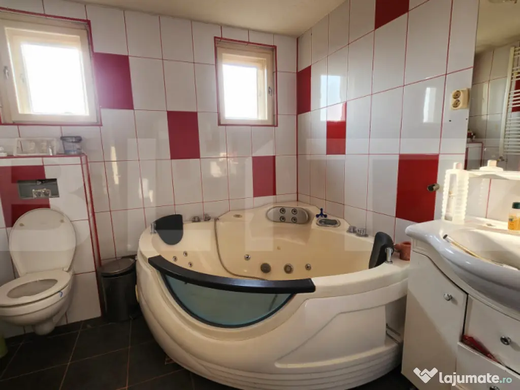 Casa tip Duplex cu piscina, 6 dormitoare in Sancraiu de Mure