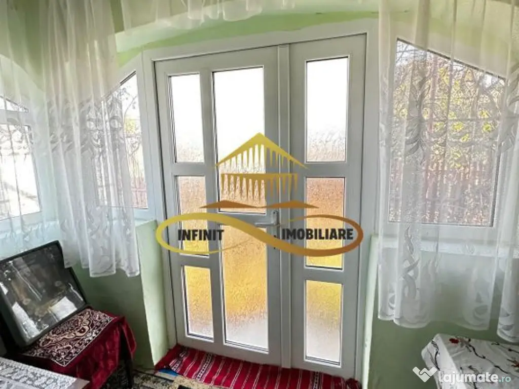 Casa batraneasca din caramida de vanzare si 4500 mp teren...