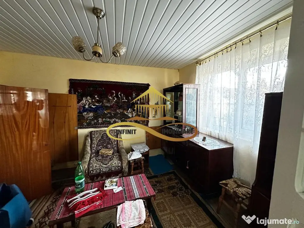 Casa batraneasca din caramida de vanzare si 4500 mp teren...