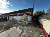 Casa batraneasca din caramida de vanzare si 4500 mp teren... 