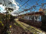 Casa batraneasca din caramida de vanzare si 4500 mp teren... 