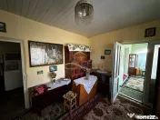 Casa batraneasca din caramida de vanzare si 4500 mp teren... 