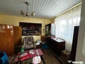 Casa batraneasca din caramida de vanzare si 4500 mp teren... 