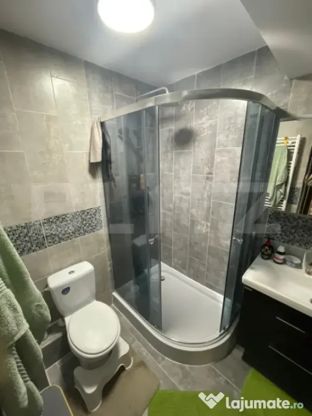 Apartament cu 3 camere, 2 bai, 66 mp /zona Tractorul