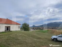 Vila la roșu, 240 mp, teren 93.000 mp - Șoimuș