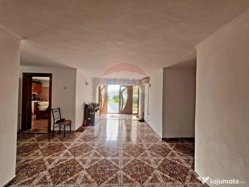 Casă cu 7 camere de vânzare in apropiere de Focsani