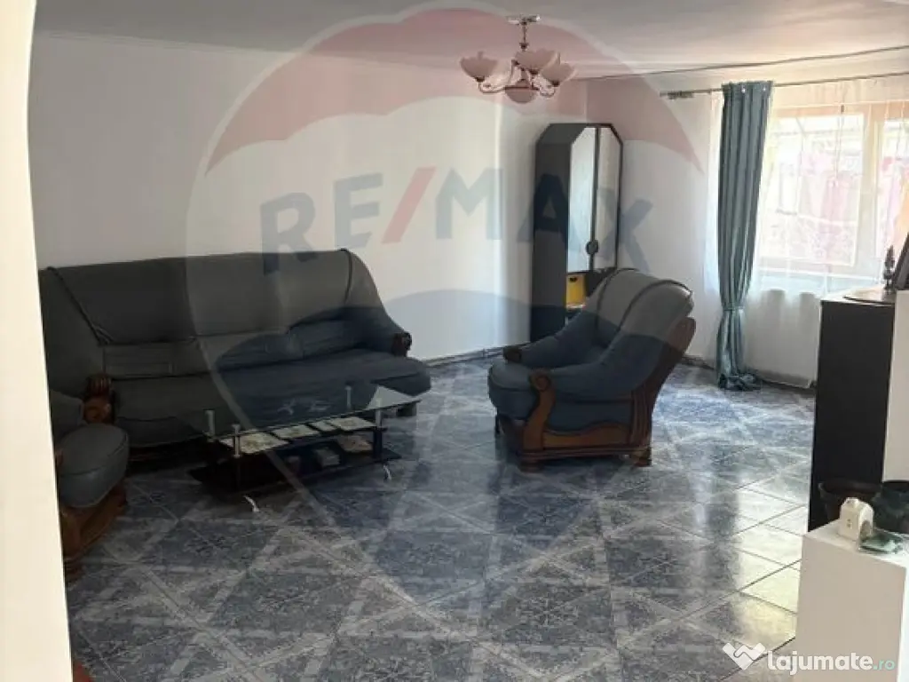 Casă cu 7 camere de vânzare in apropiere de Focsani