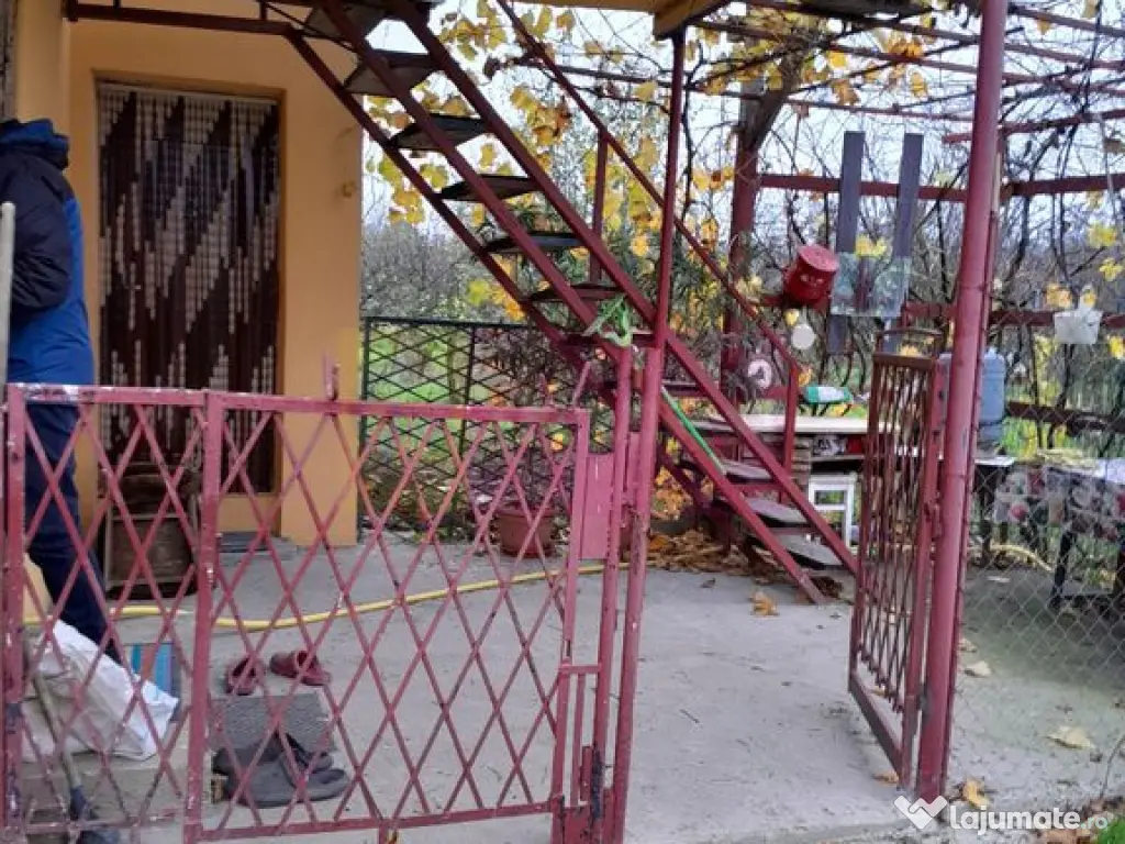 BARCANESTI - casa +curte+teren 16k mp