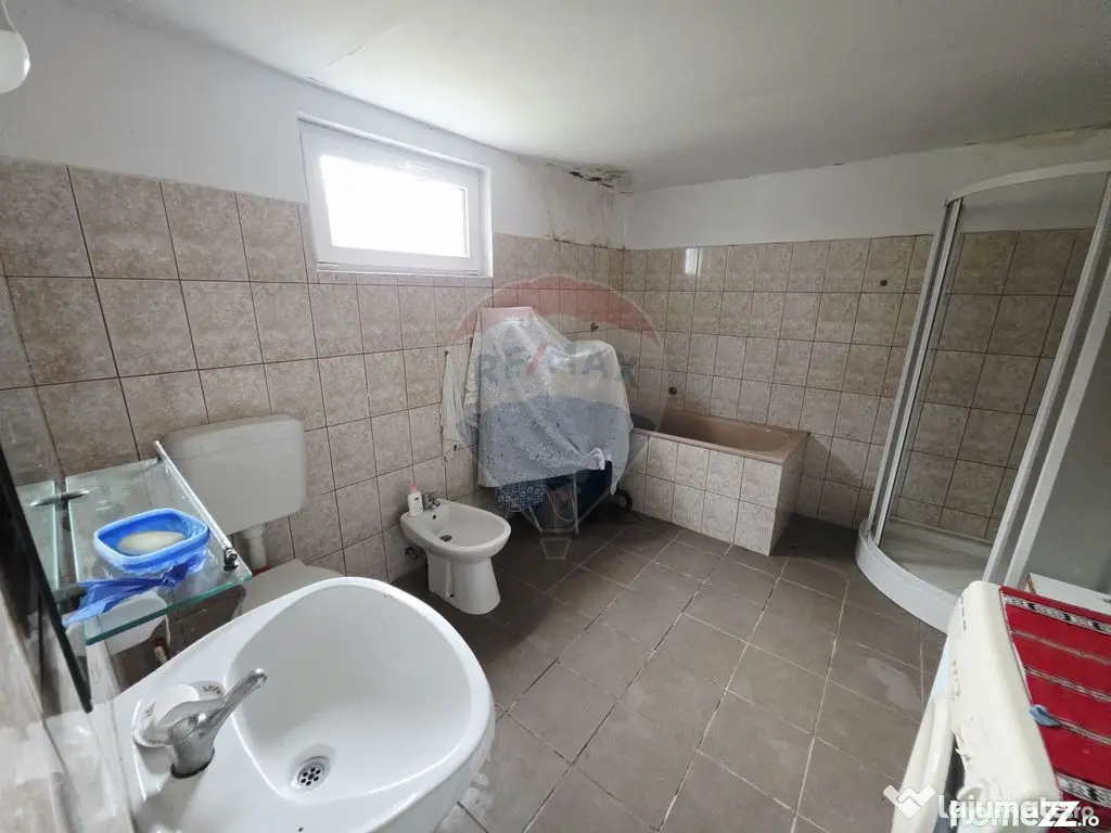 Casă / Vilă cu 4 camere de vânzare