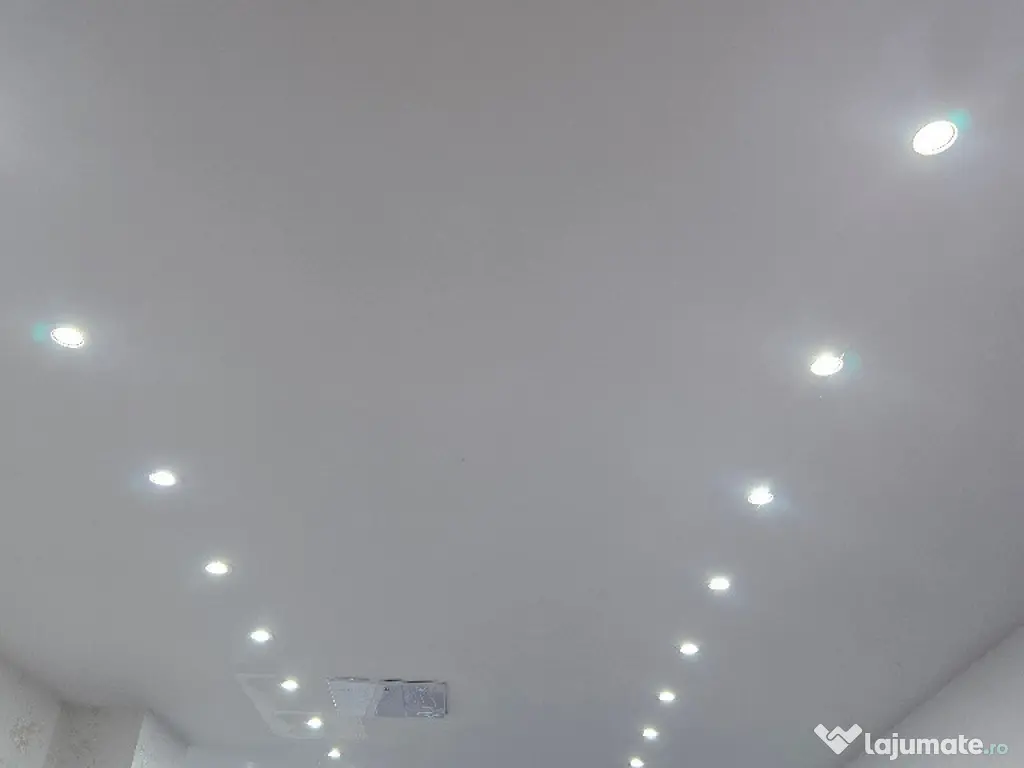 Vand spatiu comercial in Deva, zona 1 Decembrie (Ultracentral),