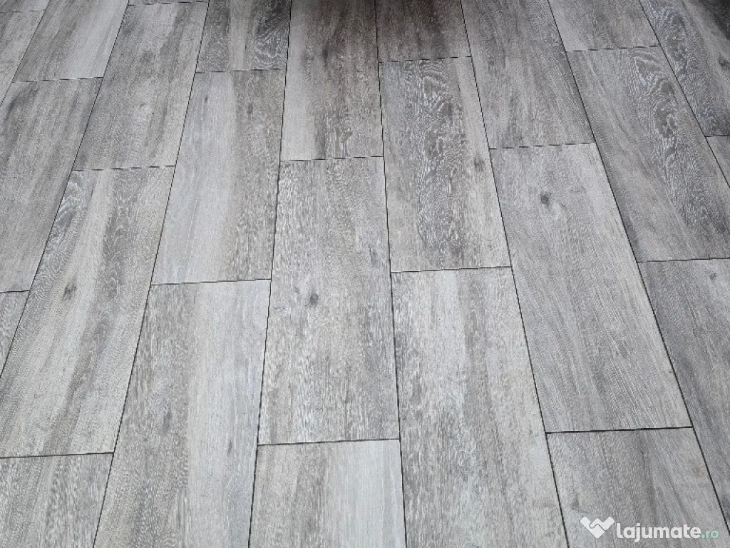 Vand spatiu comercial in Deva, zona 1 Decembrie (Ultracentral),