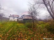 Teren de vânzare Unguraș cu priveliște si anexe 