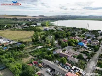 Teren intravilan construibil cu deschidere la lac