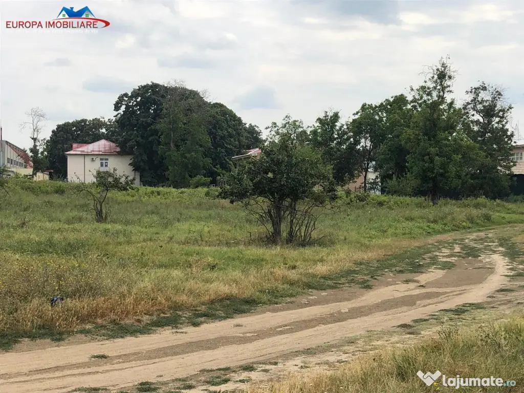 Teren intravilan construibil cu deschidere la lac