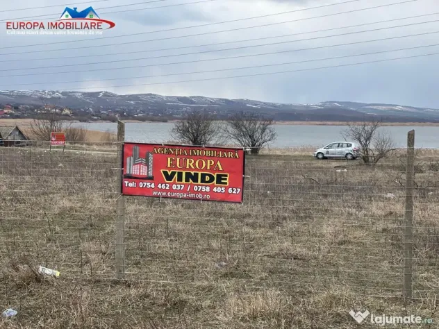Teren intravilan construibil cu deschidere la lac