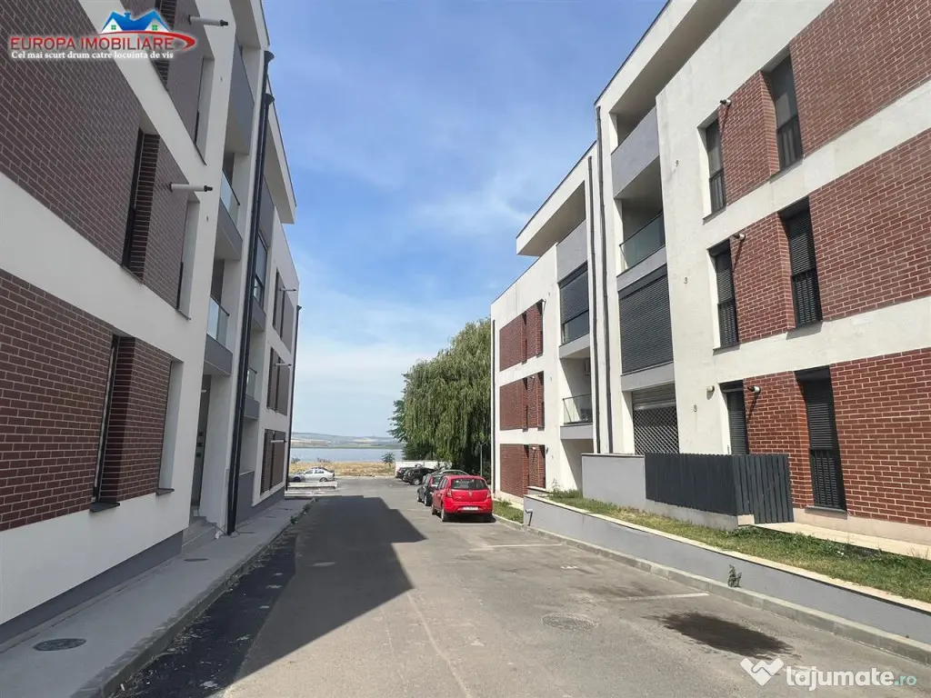 Teren intravilan construibil cu deschidere la lac
