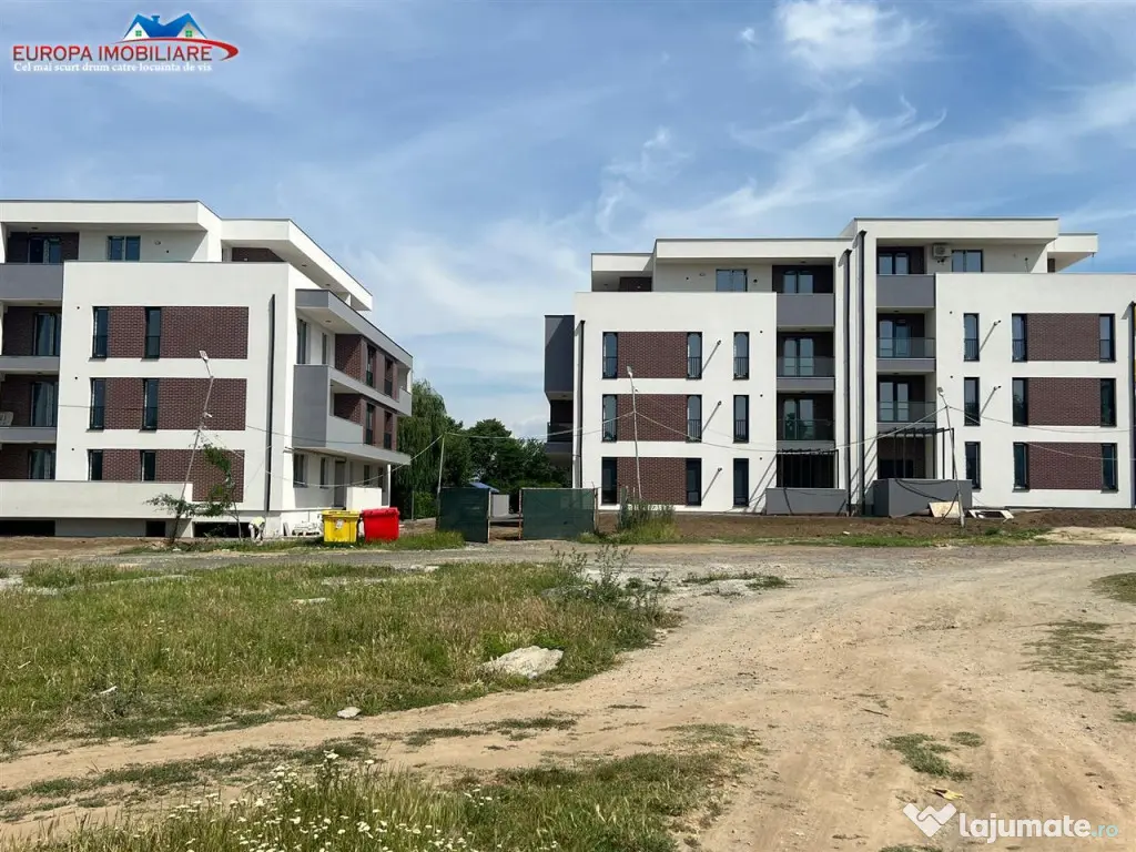 Teren intravilan construibil cu deschidere la lac