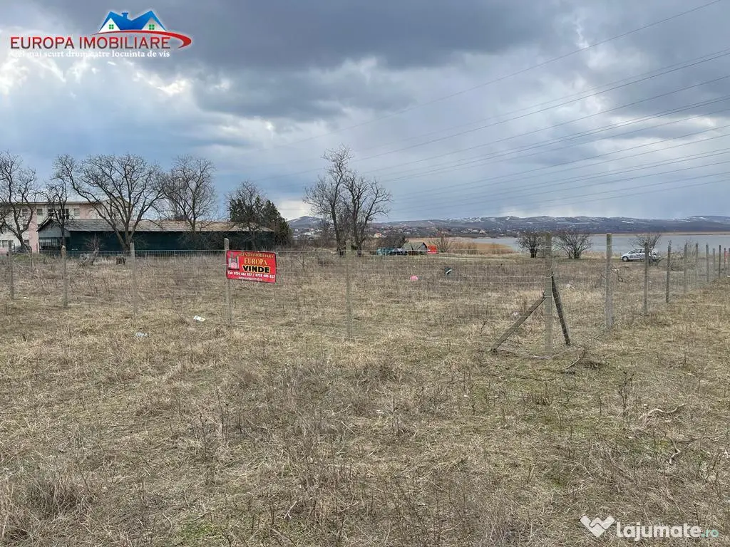 Teren intravilan construibil cu deschidere la lac