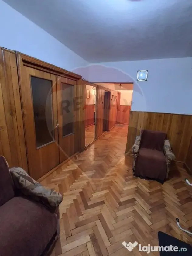 Apartament cu 4 camere de vânzare în zona Iosia