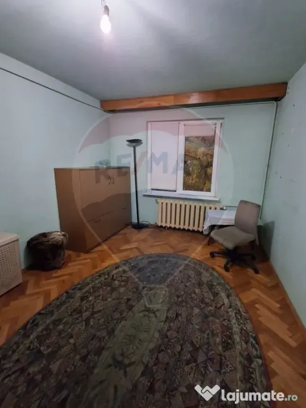 Apartament cu 4 camere de vânzare în zona Iosia