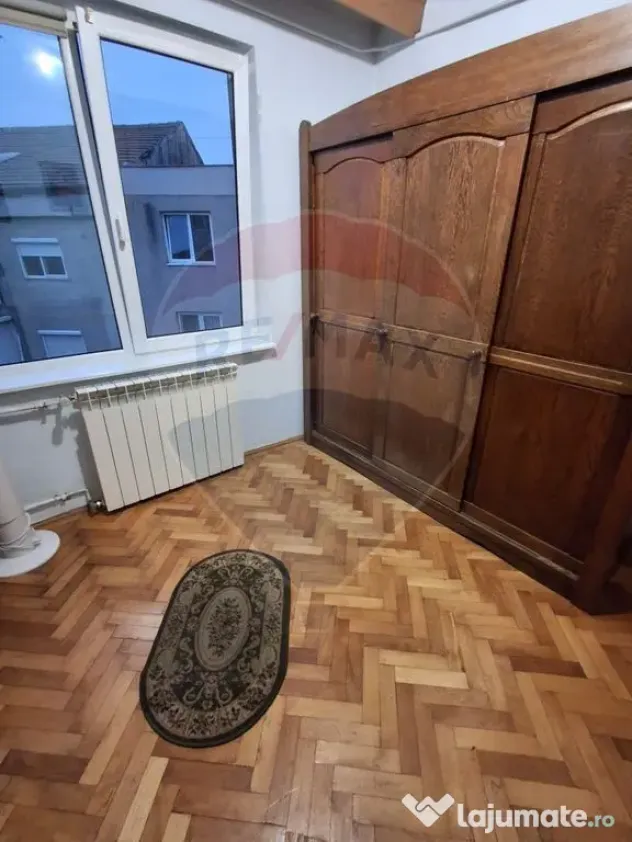 Apartament cu 4 camere de vânzare în zona Iosia