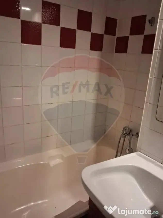 Apartament cu 4 camere de vânzare în zona Iosia