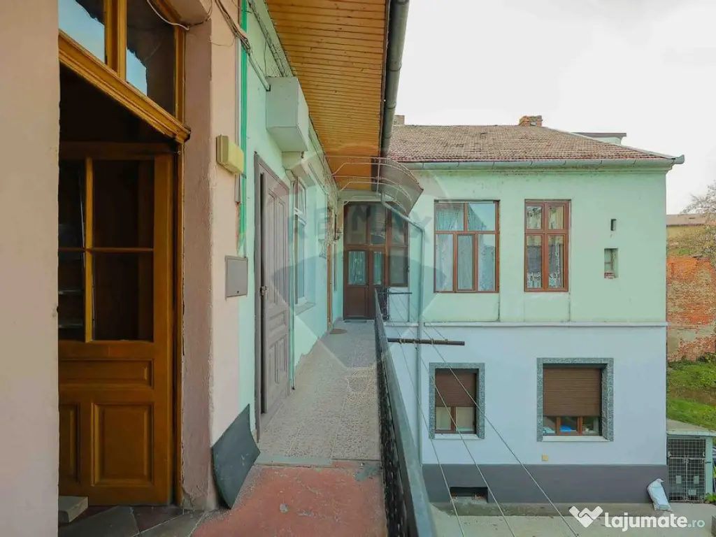 Apartament cu 2 camere de vânzare, clădire istorică, u...