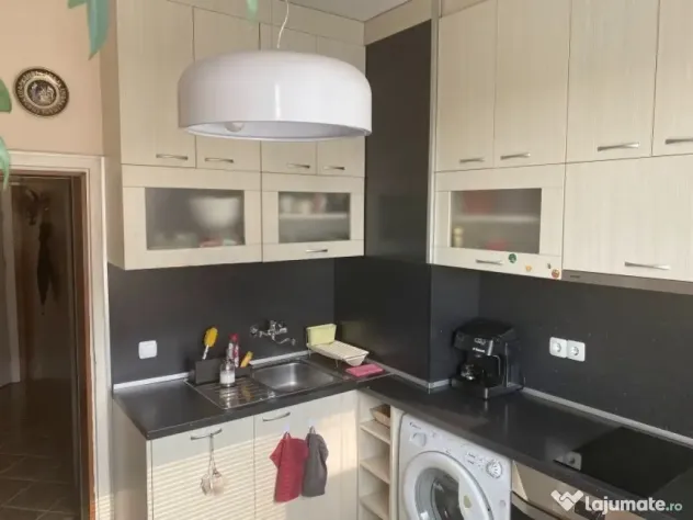 Apartament cu 2 camere de inchiriat in zona Piata Resitei