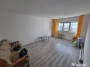 Apartament doua camere decomandate/etaj 3/bloc din 1986- Par 