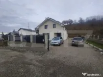 Casa pe 2 nivele, cu 5 camere si 140 mp + teren 850 mp oras,