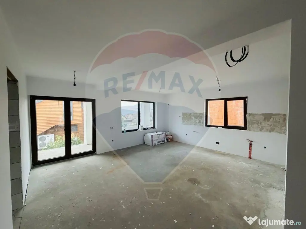 Casă / Vilă cu 4 camere de vânzare