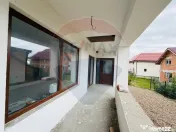 Casă / Vilă cu 4 camere de vânzare 