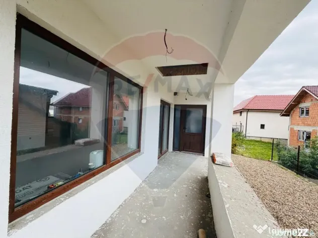 Casă / Vilă cu 4 camere de vânzare