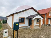 Casă / Vilă cu 4 camere de vânzare 