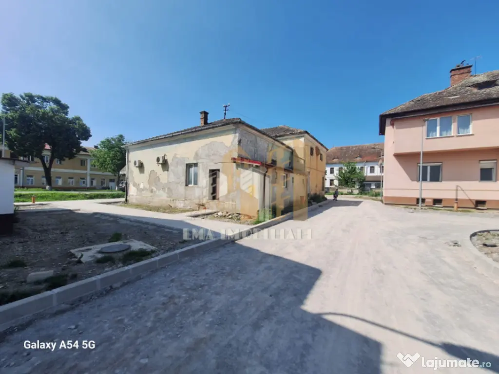 Casa si centru comercial Bod Colonie