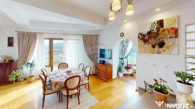 Casă / Vilă de Lux cu 5 camere de vânzare