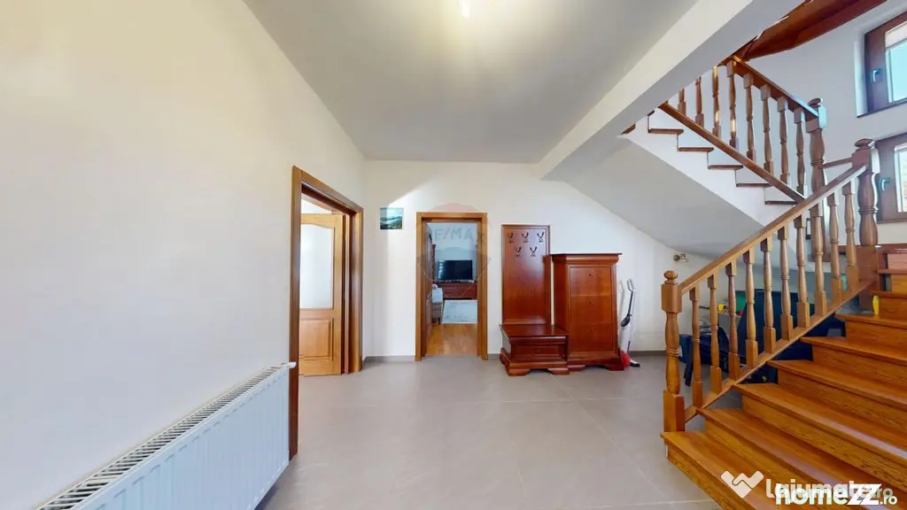 Casă / Vilă de Lux cu 5 camere de vânzare