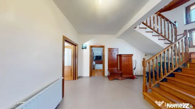 Casă / Vilă de Lux cu 5 camere de vânzare