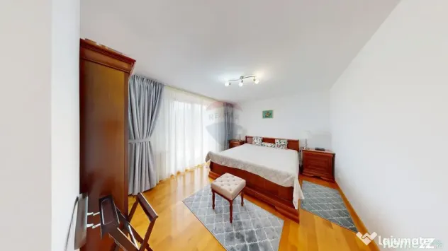 Casă / Vilă de Lux cu 5 camere de vânzare