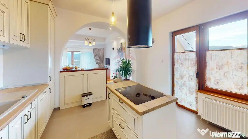 Casă / Vilă de Lux cu 5 camere de vânzare
