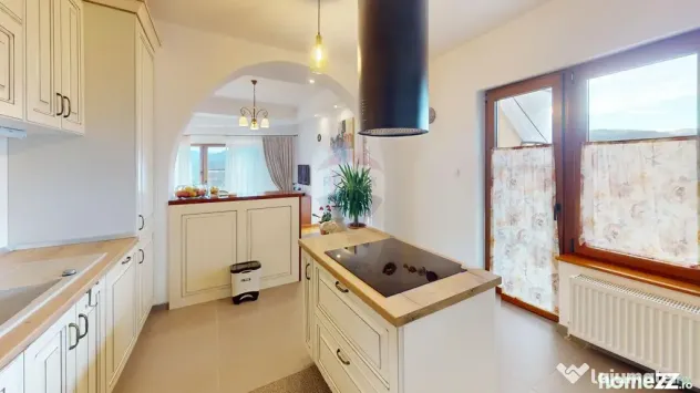 Casă / Vilă de Lux cu 5 camere de vânzare