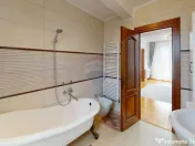 Casă / Vilă de Lux cu 5 camere de vânzare 