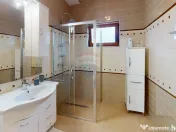 Casă / Vilă de Lux cu 5 camere de vânzare 