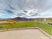 Casă / Vilă de Lux cu 5 camere de vânzare 