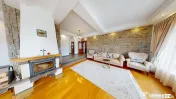 Casă / Vilă de Lux cu 5 camere de vânzare 