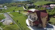 Casă / Vilă de Lux cu 5 camere de vânzare 